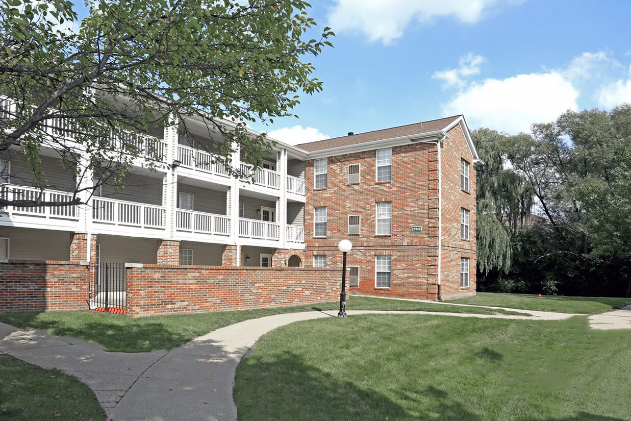 The Lakes Apartments